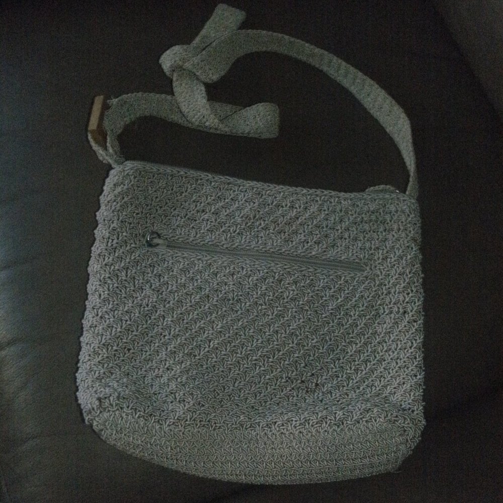 LIZ CLAIBORNE TAN BEIGE CROCHET KNIT CROSSBODY PURSE BAG 10x8